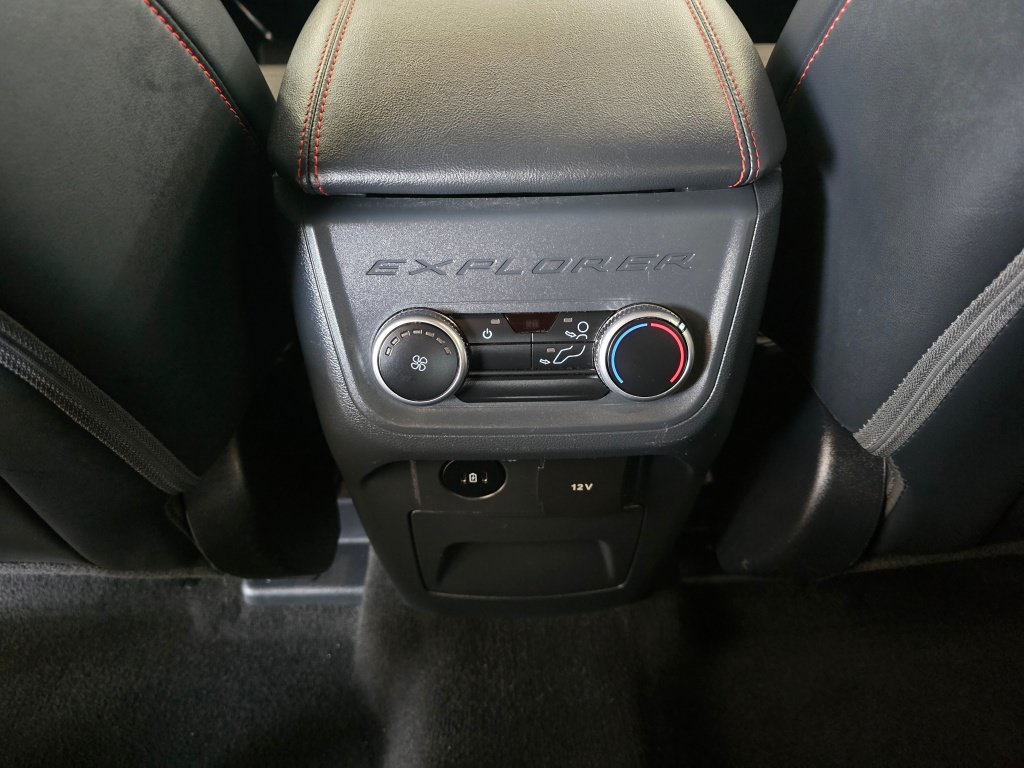 Used 2025 Ford Explorer ST-Line AWD/4WD image 34