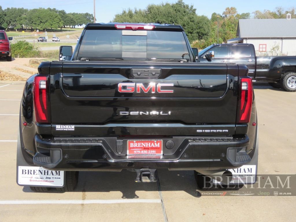 Used 2025 GMC Sierra 3500 Denali w/ Technology Package image 5