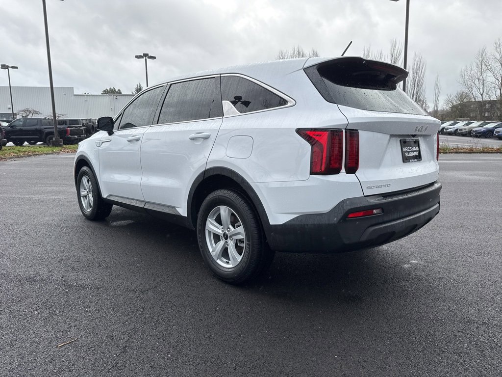 Used 2023 Kia Sorento LX image 5