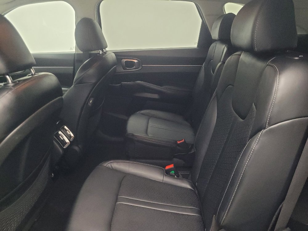 Used 2021 Kia Sorento S image 18