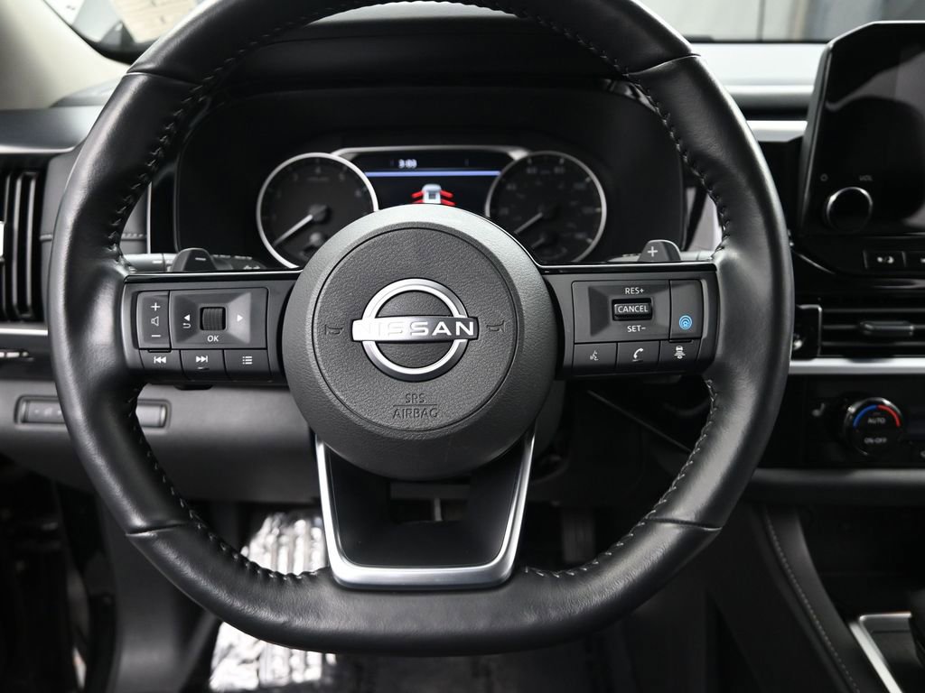 Used 2025 Nissan Pathfinder SL image 9