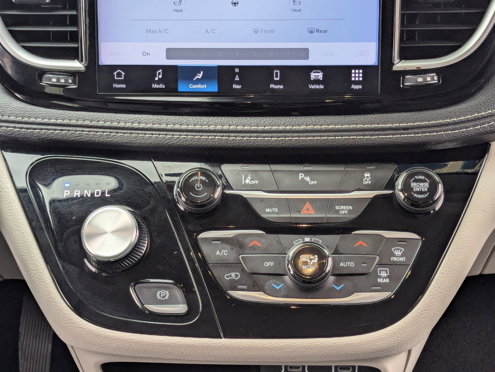 Used 2024 Chrysler Pacifica Select image 20