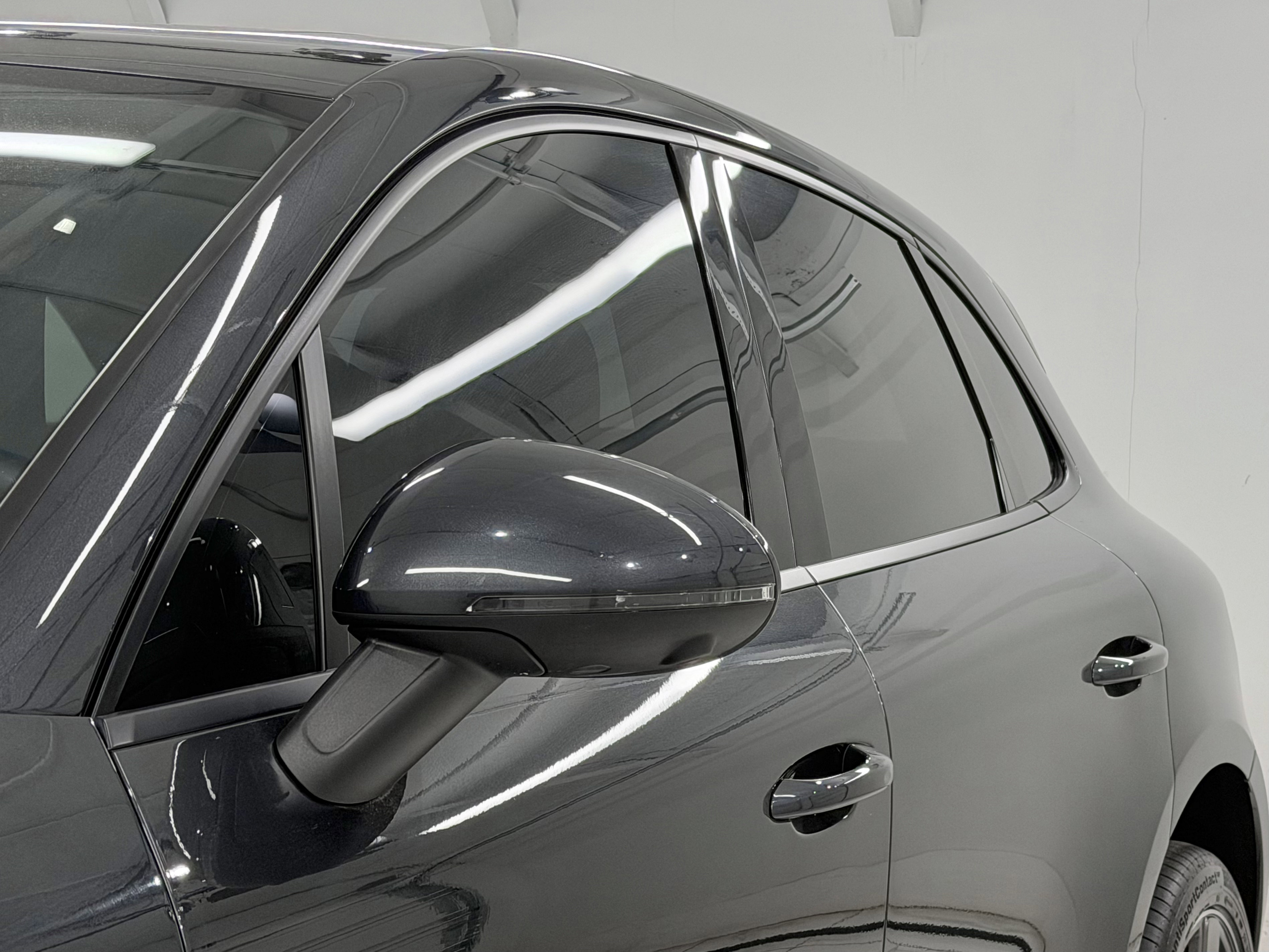 Certified 2021 Porsche Macan AWD/4WD image 19