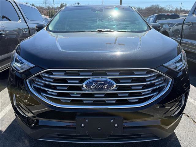 Used 2019 Ford Edge Titanium w/ Cold Weather Package image 3