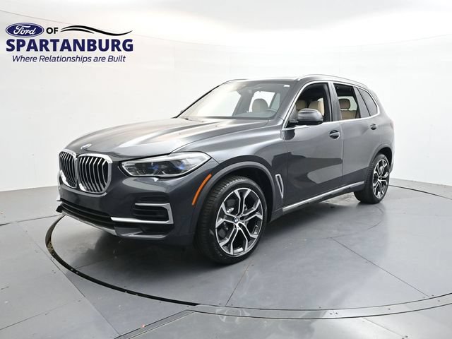 Used 2022 BMW X5 xDrive40i w/ Executive Package AWD/4WD image 3