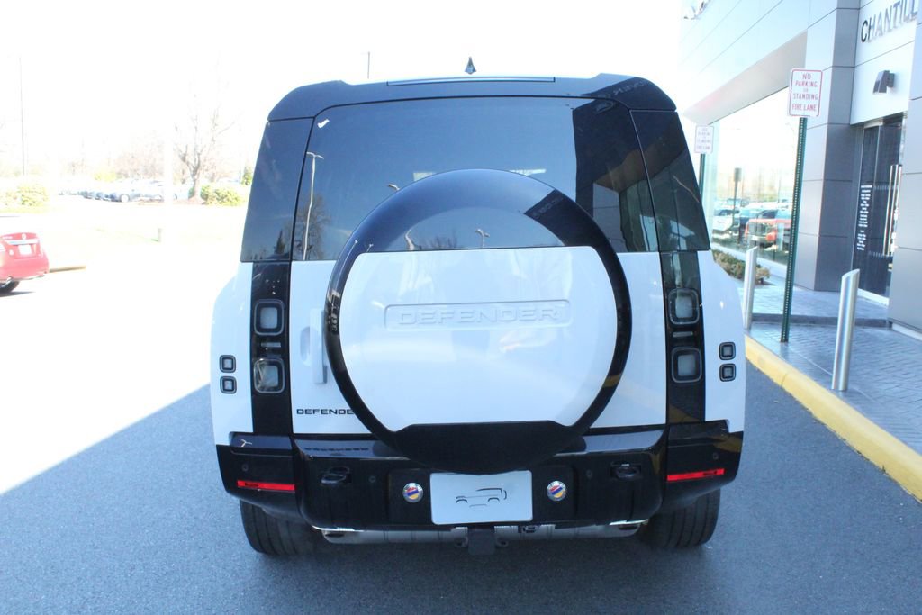New 2026 Land Rover Defender 130 X-Dynamic SE image 6