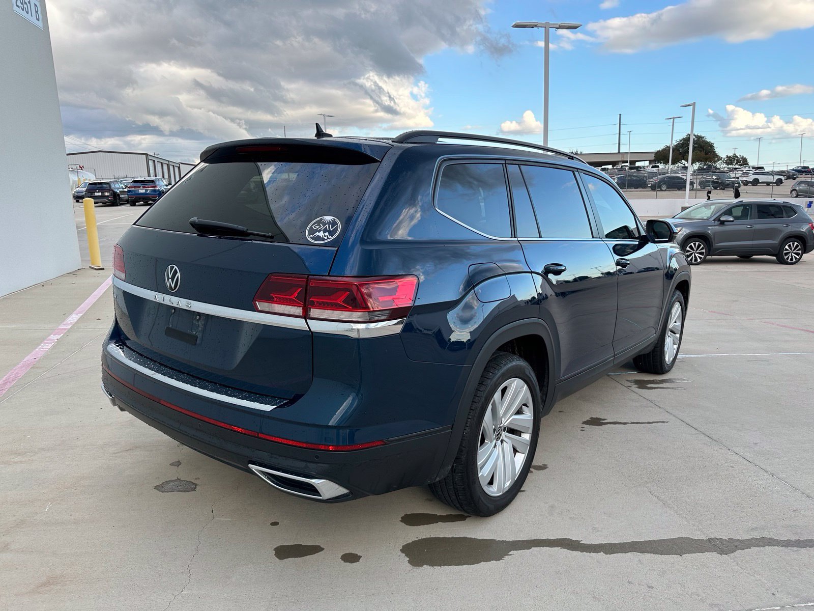 Used 2023 Volkswagen Atlas SE w/ Panoramic Sunroof Package FWD image 7