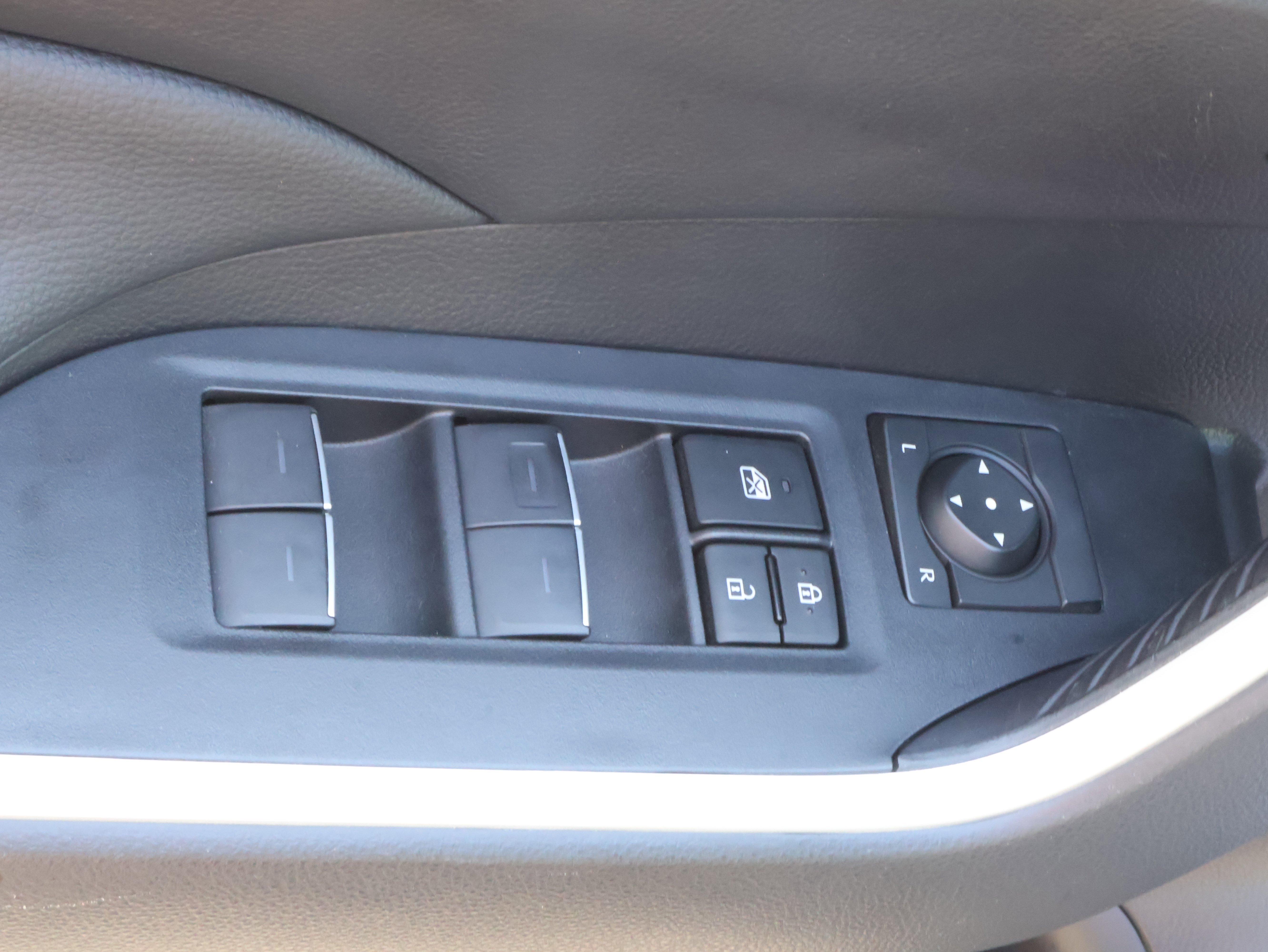 Used 2022 Jeep Compass Latitude w/ Convenience Group image 33