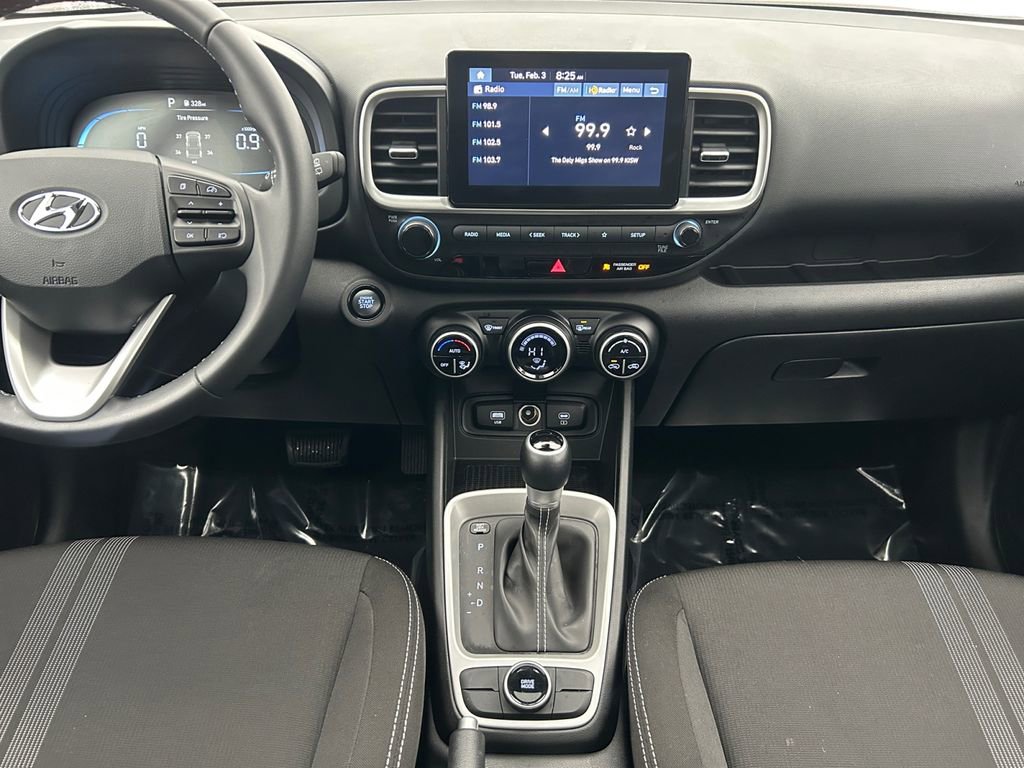 Certified 2025 Hyundai Venue SEL image 12
