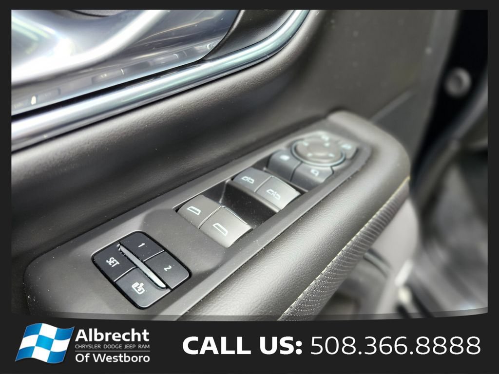 Used 2024 Chevrolet Tahoe Premier AWD/4WD image 19