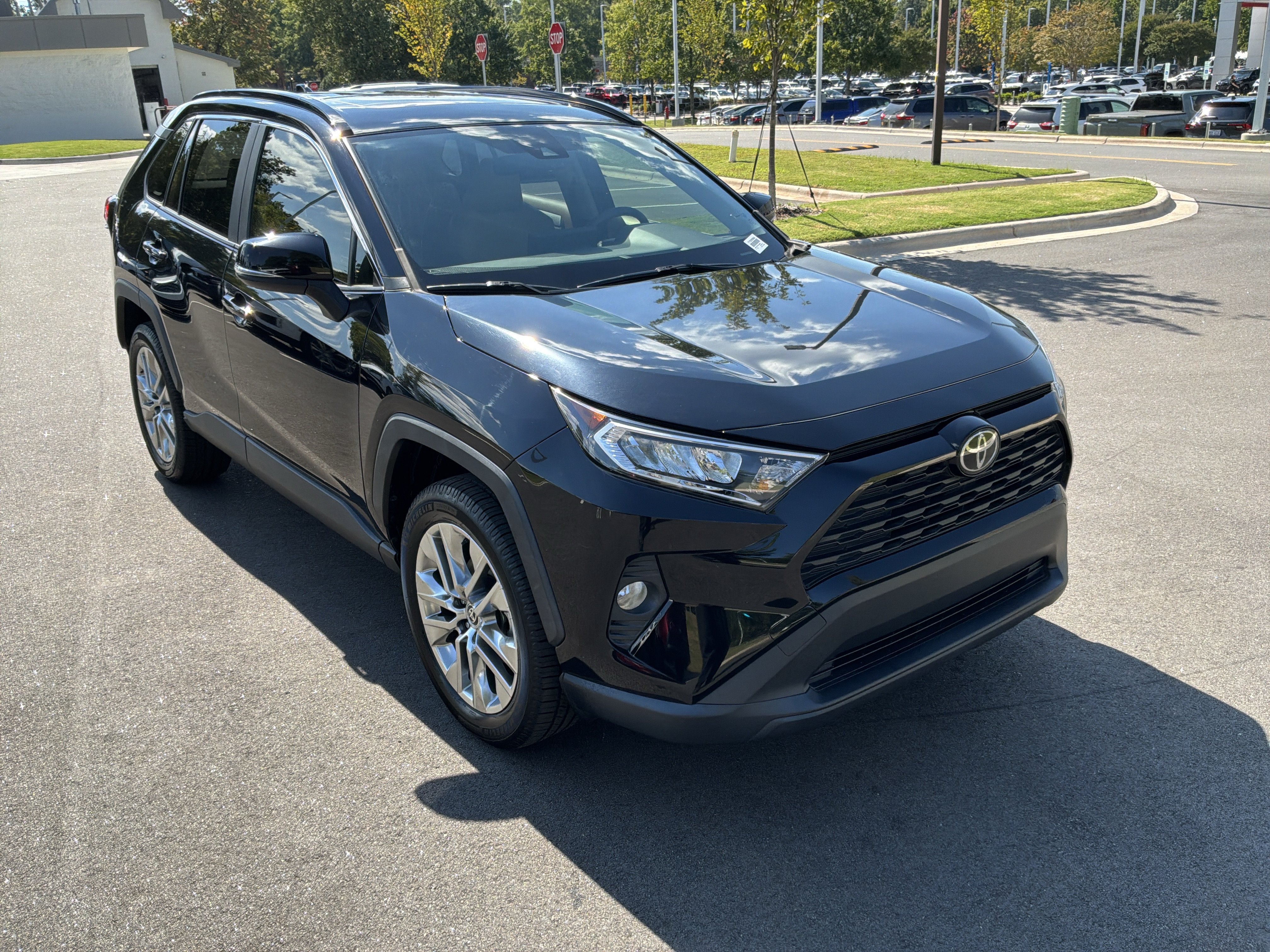 Used 2020 Toyota RAV4 XLE Premium FWD image 2