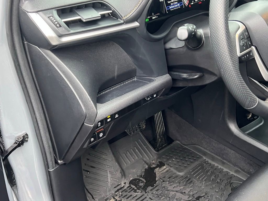 Used 2025 Toyota Sienna XLE Woodland Edition image 12