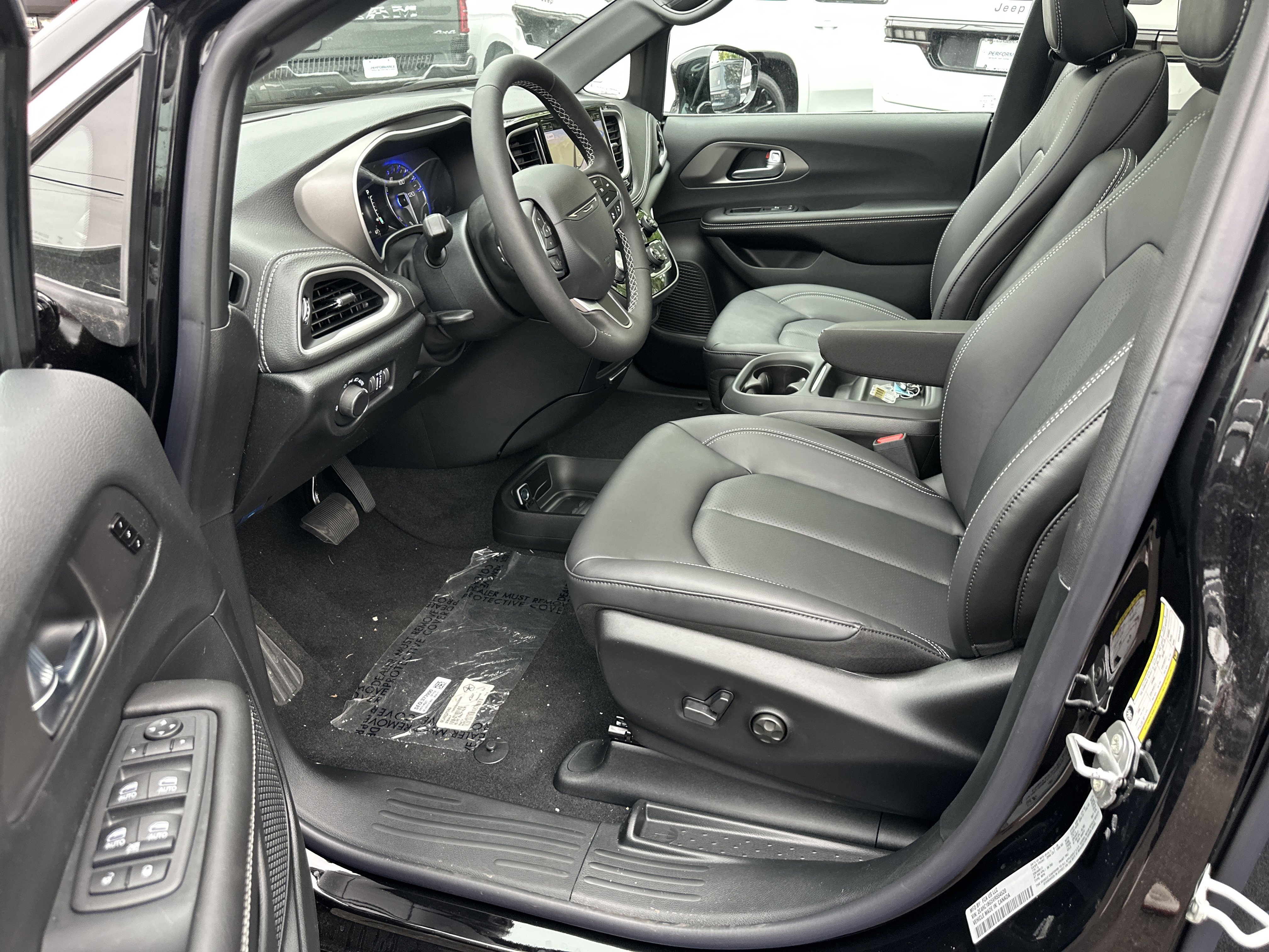 New 2027 Chrysler Pacifica Select FWD image 26