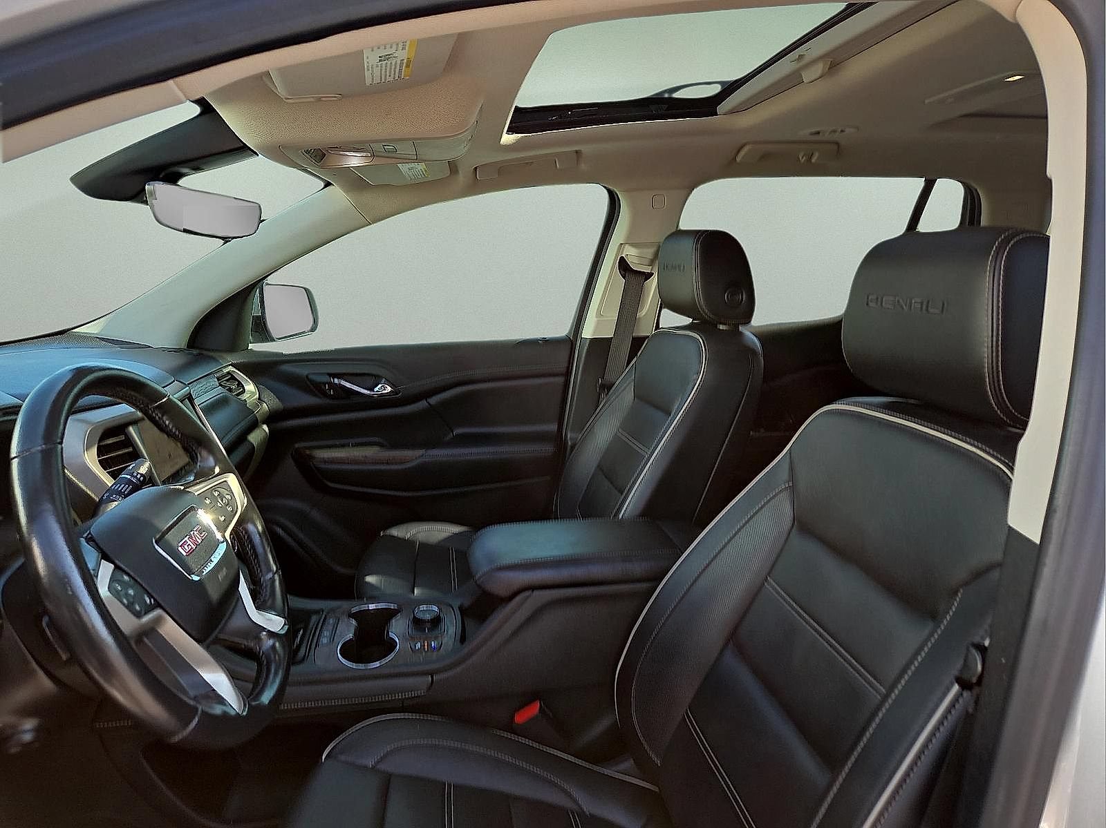 Used 2020 GMC Acadia Denali w/ Technology Package FWD image 9