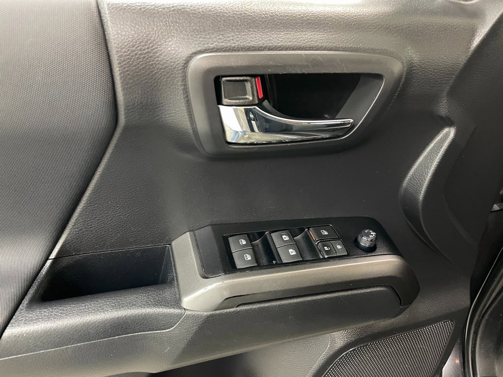 Used 2023 Toyota Tacoma TRD Off-Road image 21