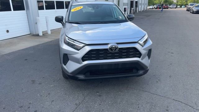 Used 2024 Toyota RAV4 LE FWD image 4