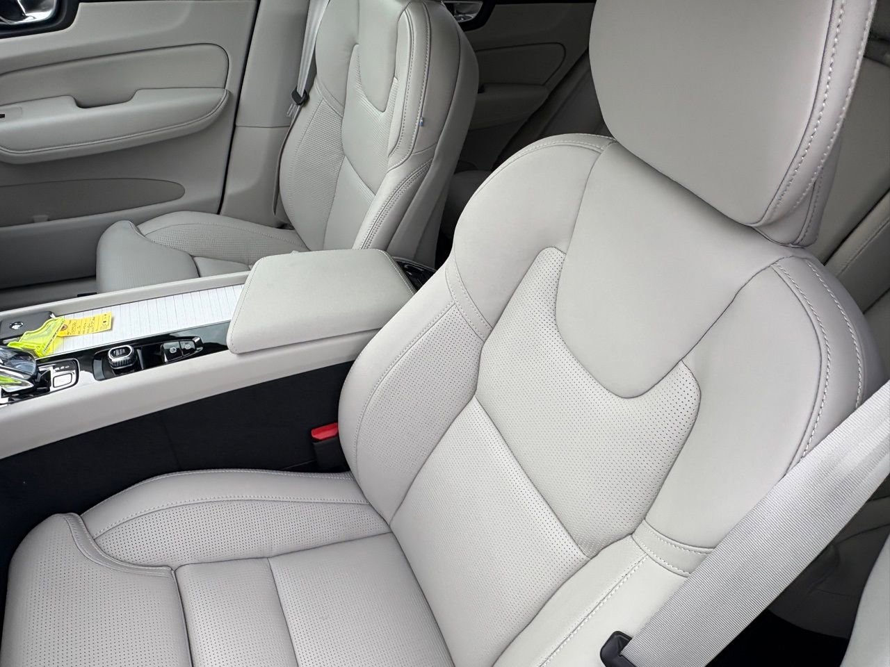 New 2026 Volvo XC60 B5 Ultra w/ Protection Package Premier AWD/4WD image 19