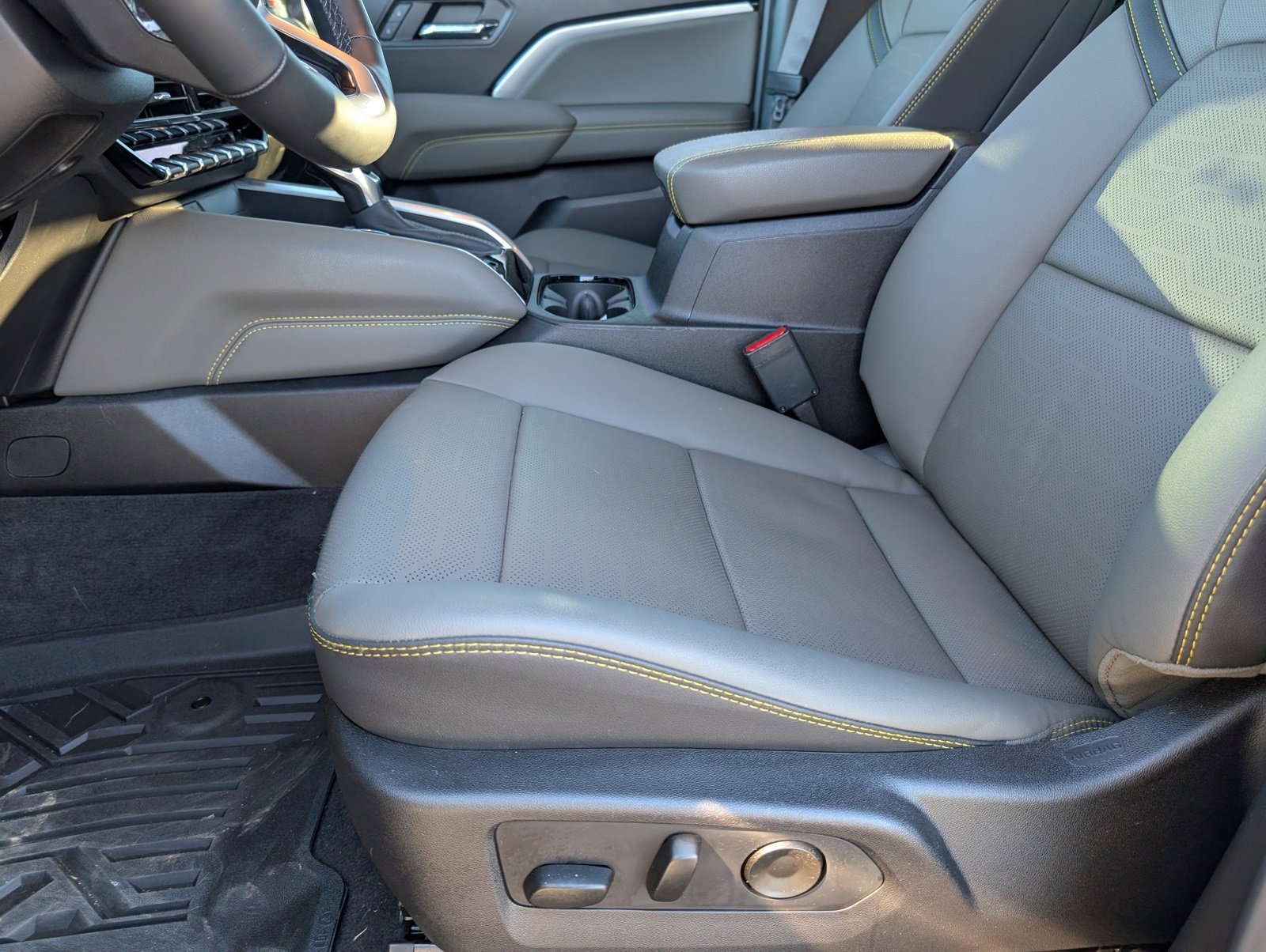 Used 2026 Chevrolet Colorado ZR2 w/ Technology Package image 9