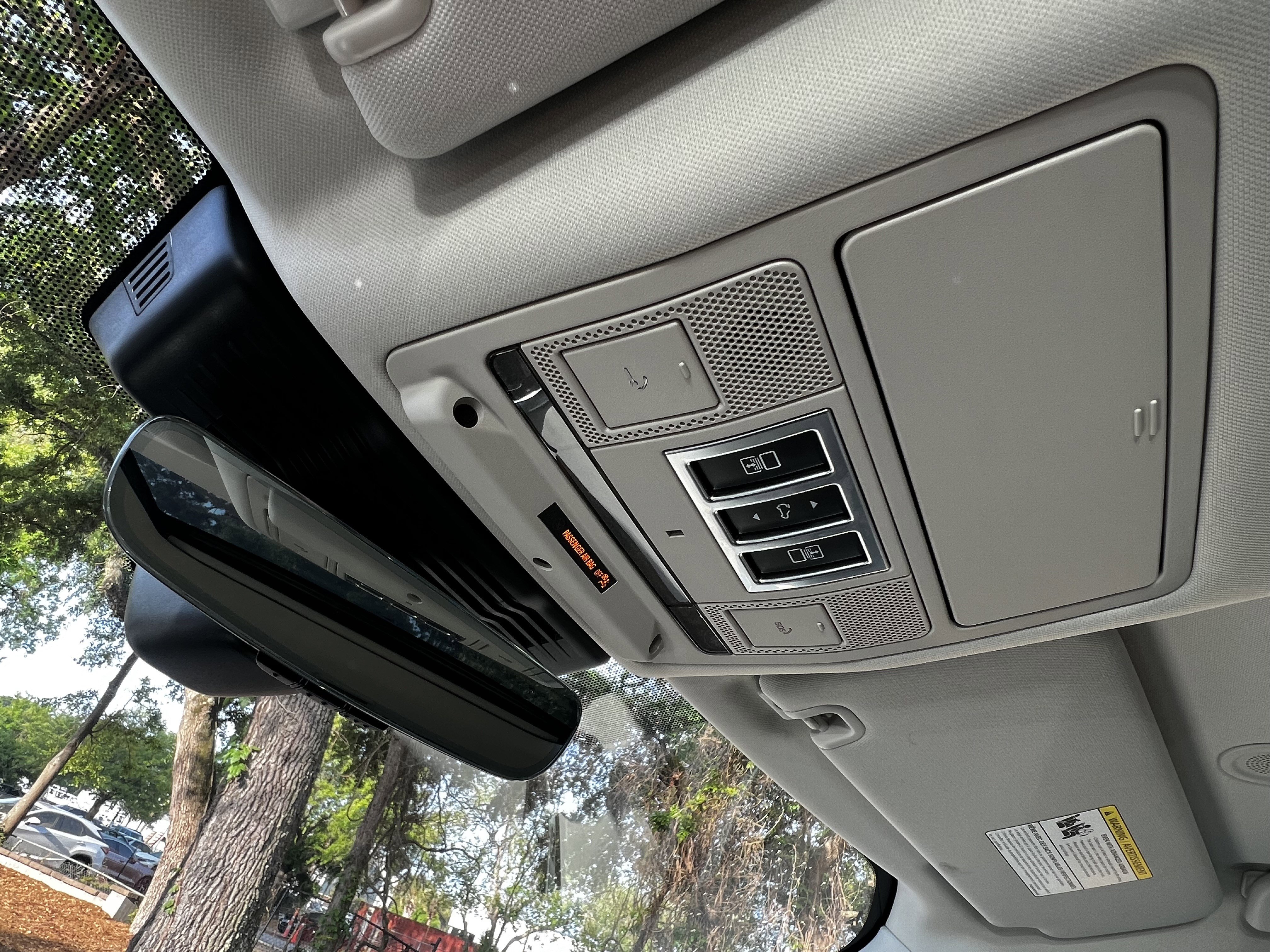 Used 2023 Land Rover Discovery S image 30