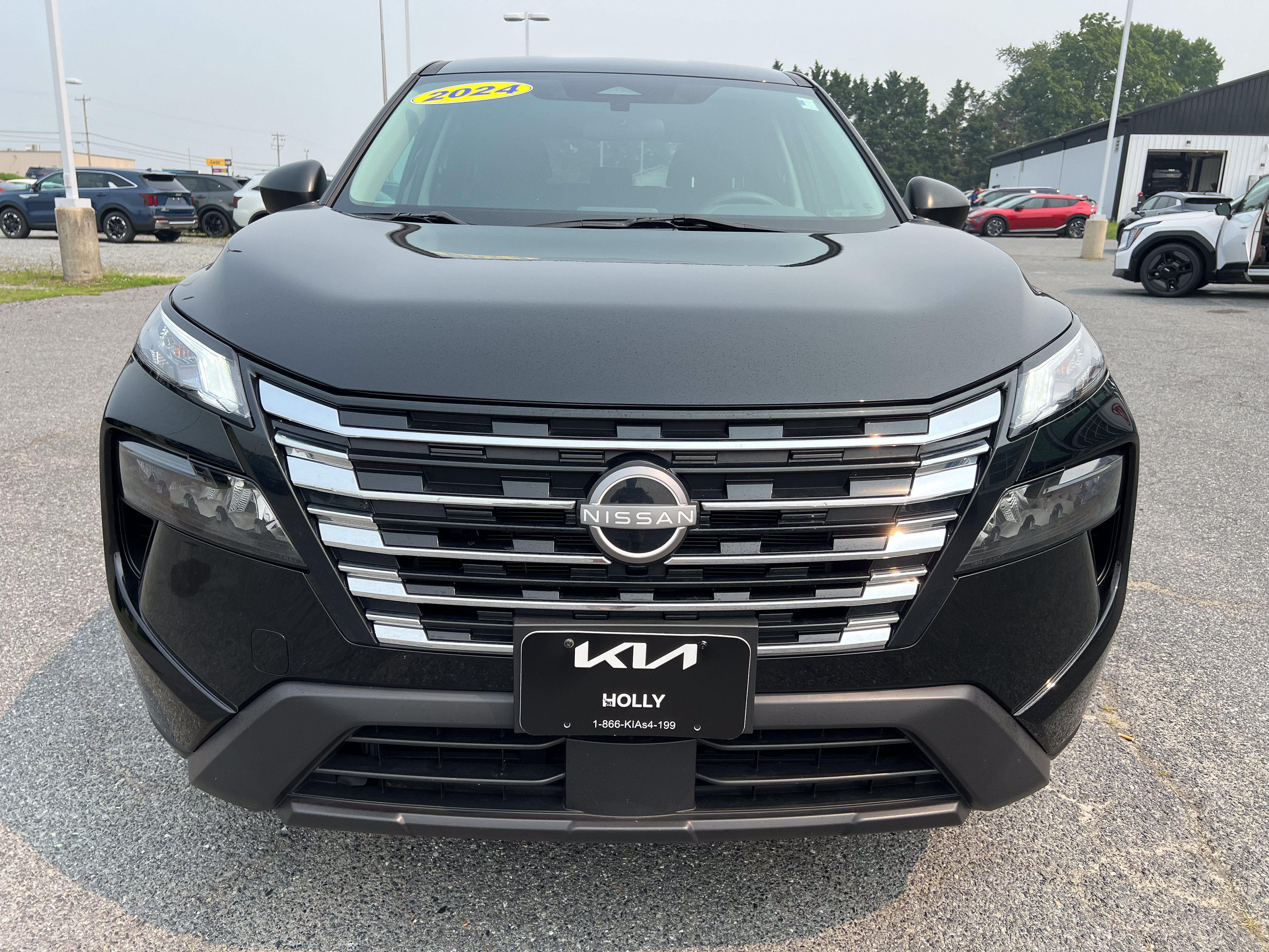 Used 2024 Nissan Rogue S AWD/4WD image 11