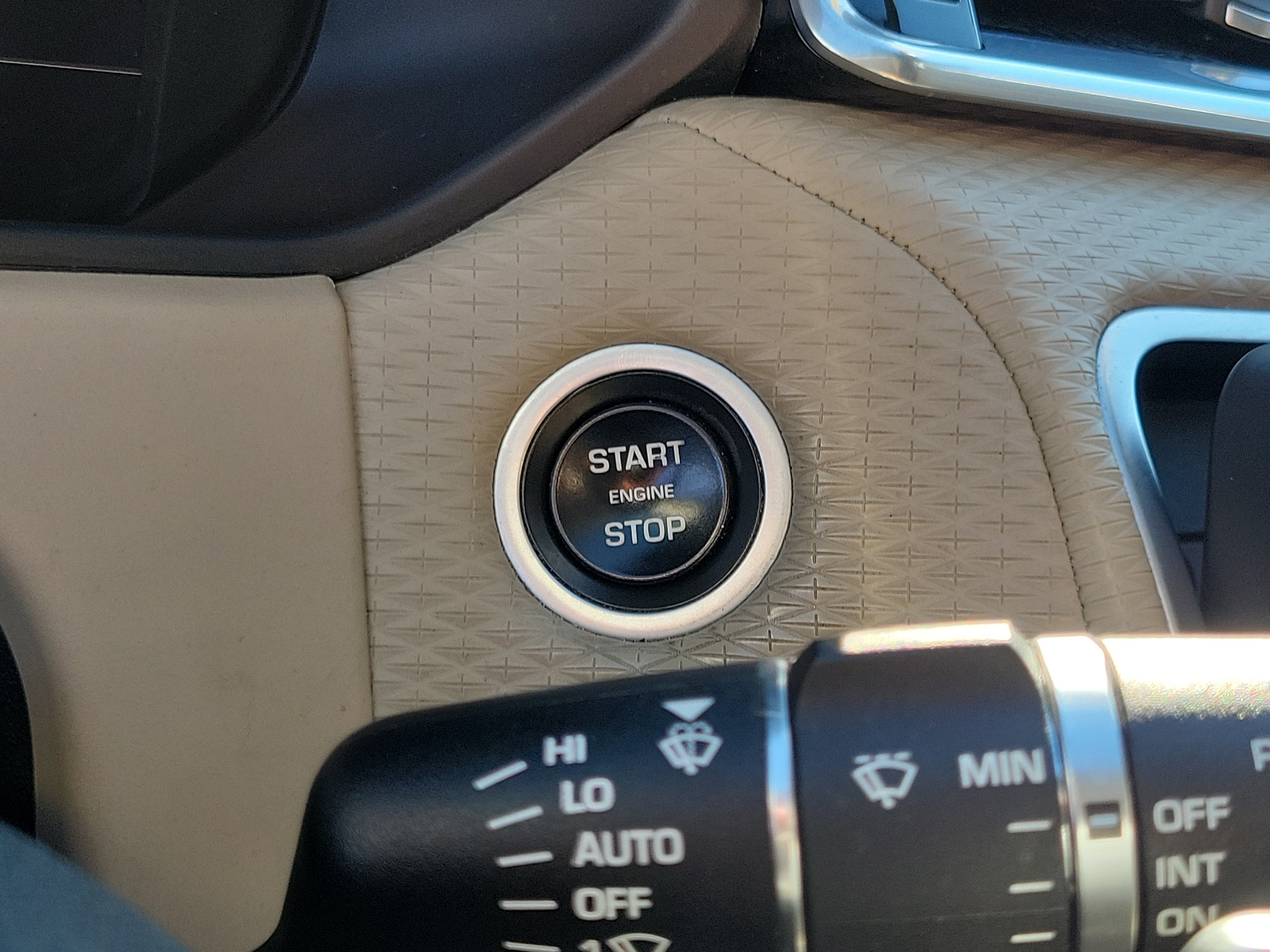 Used 2019 Land Rover Range Rover Velar R-Dynamic SE AWD/4WD image 28