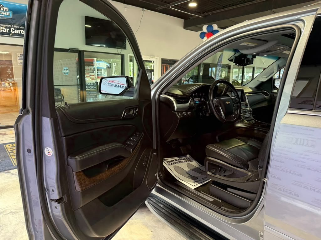 Used 2018 Chevrolet Suburban LT AWD/4WD image 28