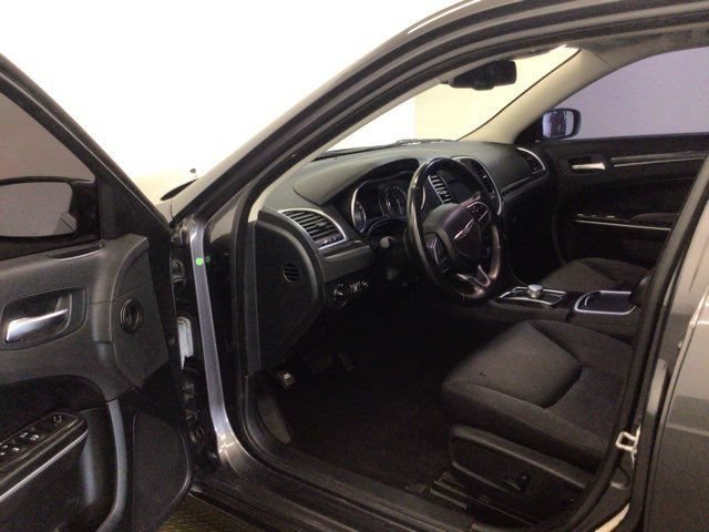 Used 2021 Chrysler 300 Touring RWD image 10