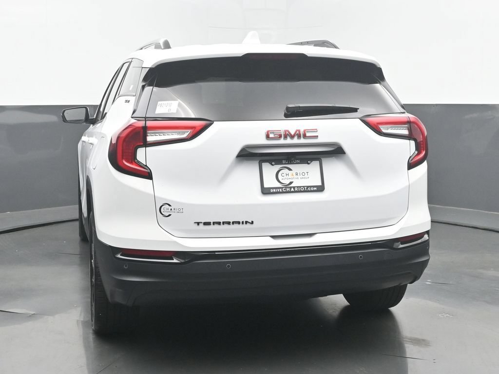 Used 2024 GMC Terrain SLE w/ Driver Convenience Package FWD image 5