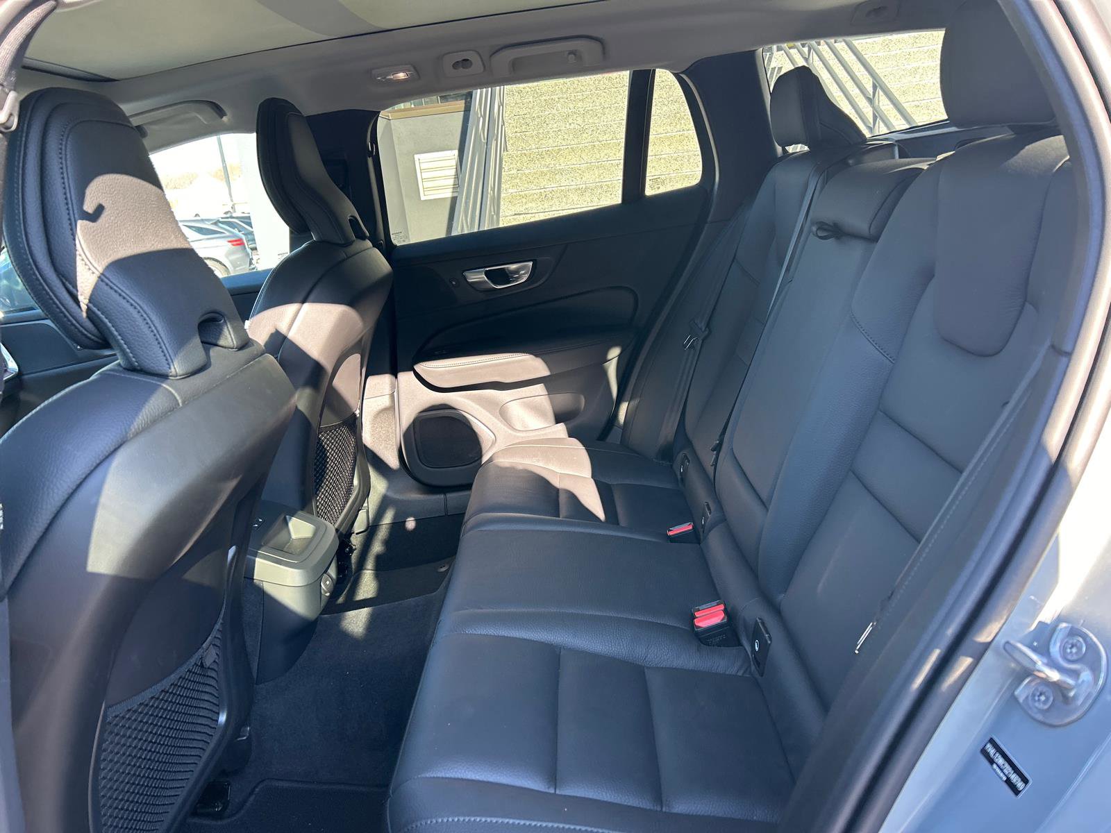 Used 2025 Volvo V60 B5 Cross Country Plus image 21