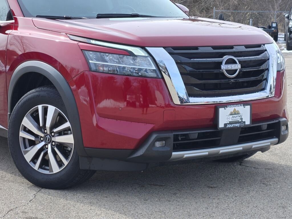 Used 2022 Nissan Pathfinder SL image 2