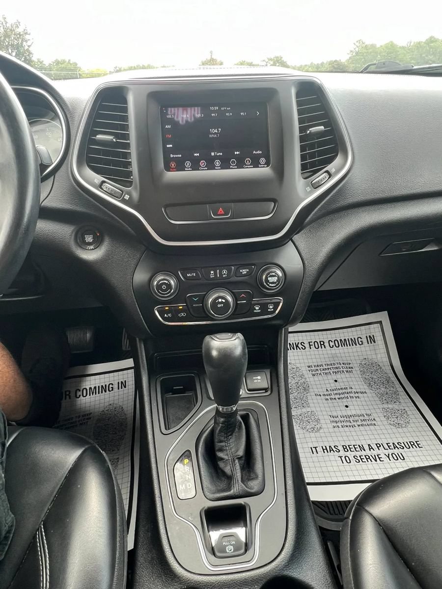 Used 2019 Jeep Cherokee Latitude Plus FWD image 11