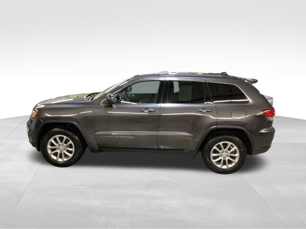 Used 2021 Jeep Grand Cherokee Laredo image 3