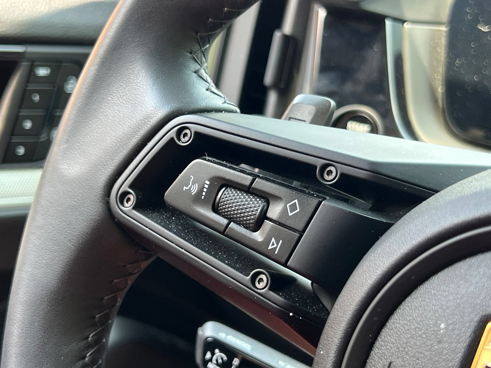 Certified 2025 Porsche Cayenne S AWD/4WD image 24