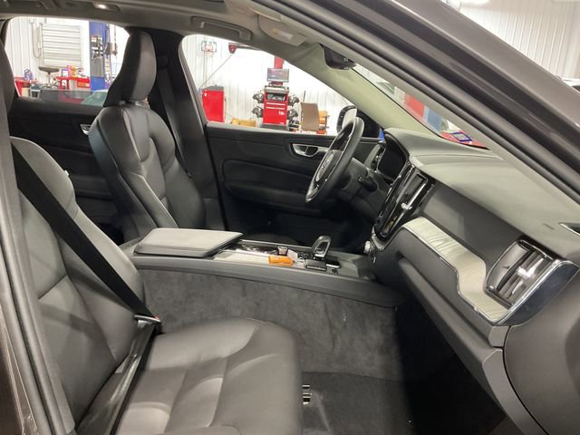 Used 2025 Volvo XC60 B5 Plus AWD/4WD image 11