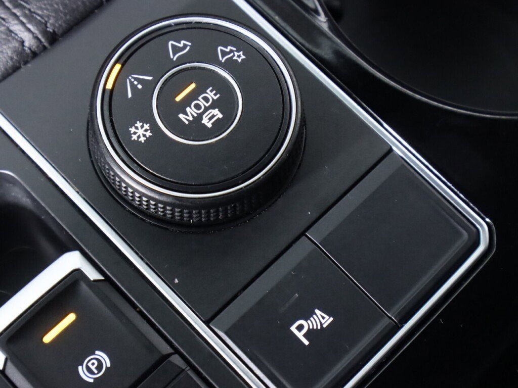 Used 2020 Volkswagen Atlas Cross Sport SEL image 25