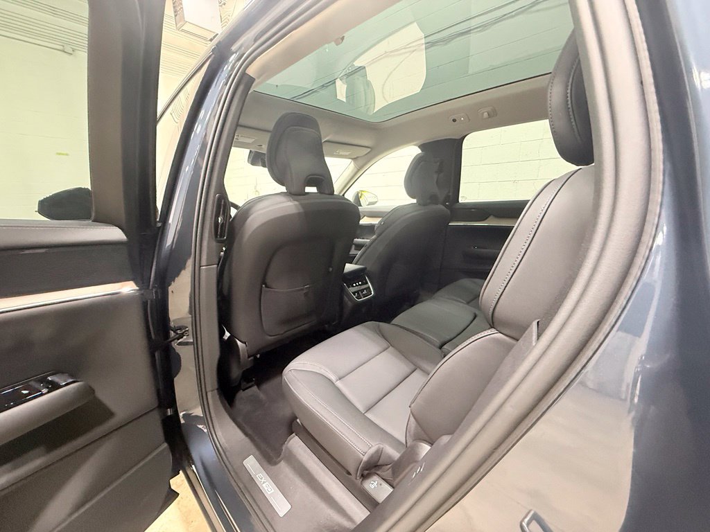 Used 2025 Volvo EX90 Ultra AWD/4WD image 31