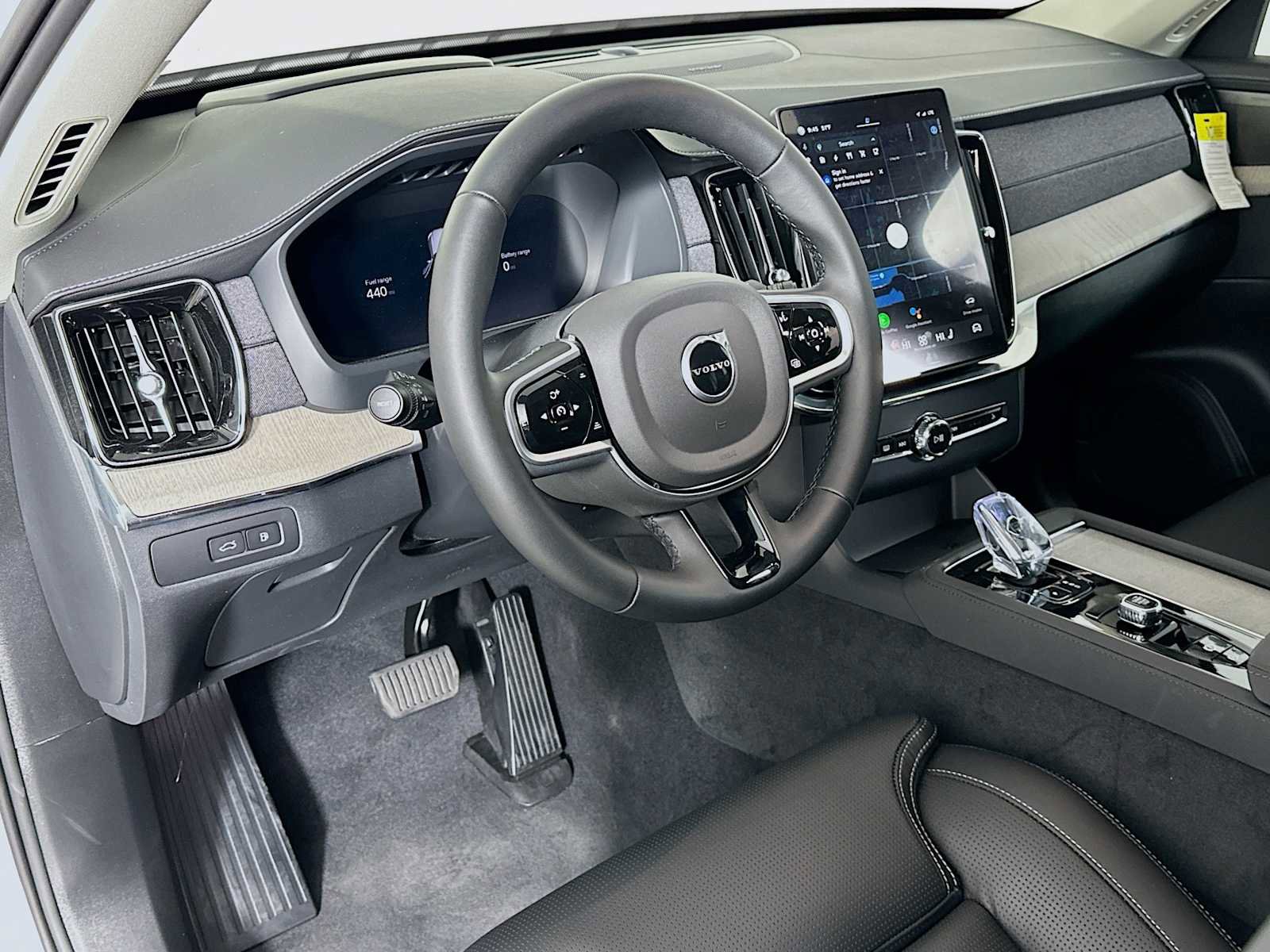 Used 2025 Volvo XC90 T8 Ultra w/ Protection Package Premier image 9