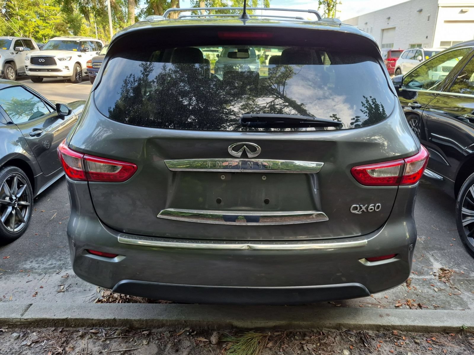 Used 2015 INFINITI QX60 Luxe w/ Premium Plus Package AWD/4WD image 3
