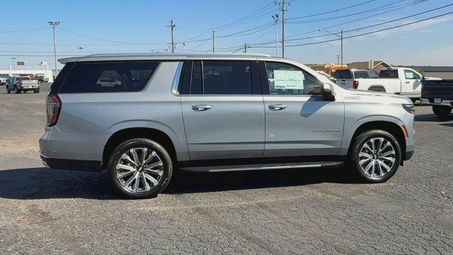 New 2026 Chevrolet Suburban High Country w/ Sun And Tow Package image 9