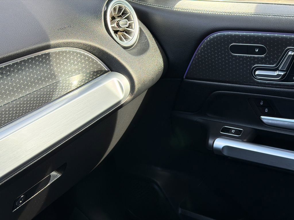 Used 2024 Mercedes-Benz GLB 250 4MATIC image 30
