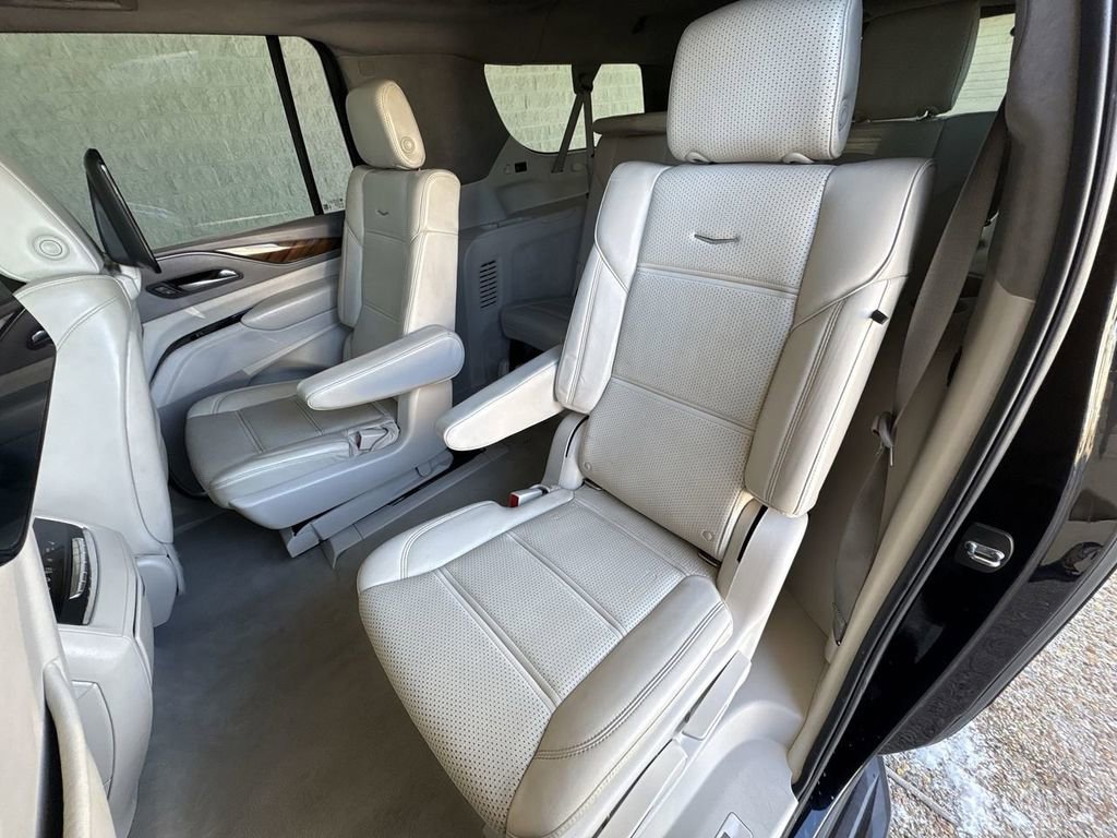 Certified 2022 Cadillac Escalade ESV Premium Luxury Platinum w/ Heavy-Duty Trailer Package image 26