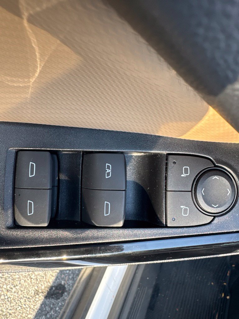 Used 2025 Chevrolet Equinox ACTIV AWD/4WD image 26