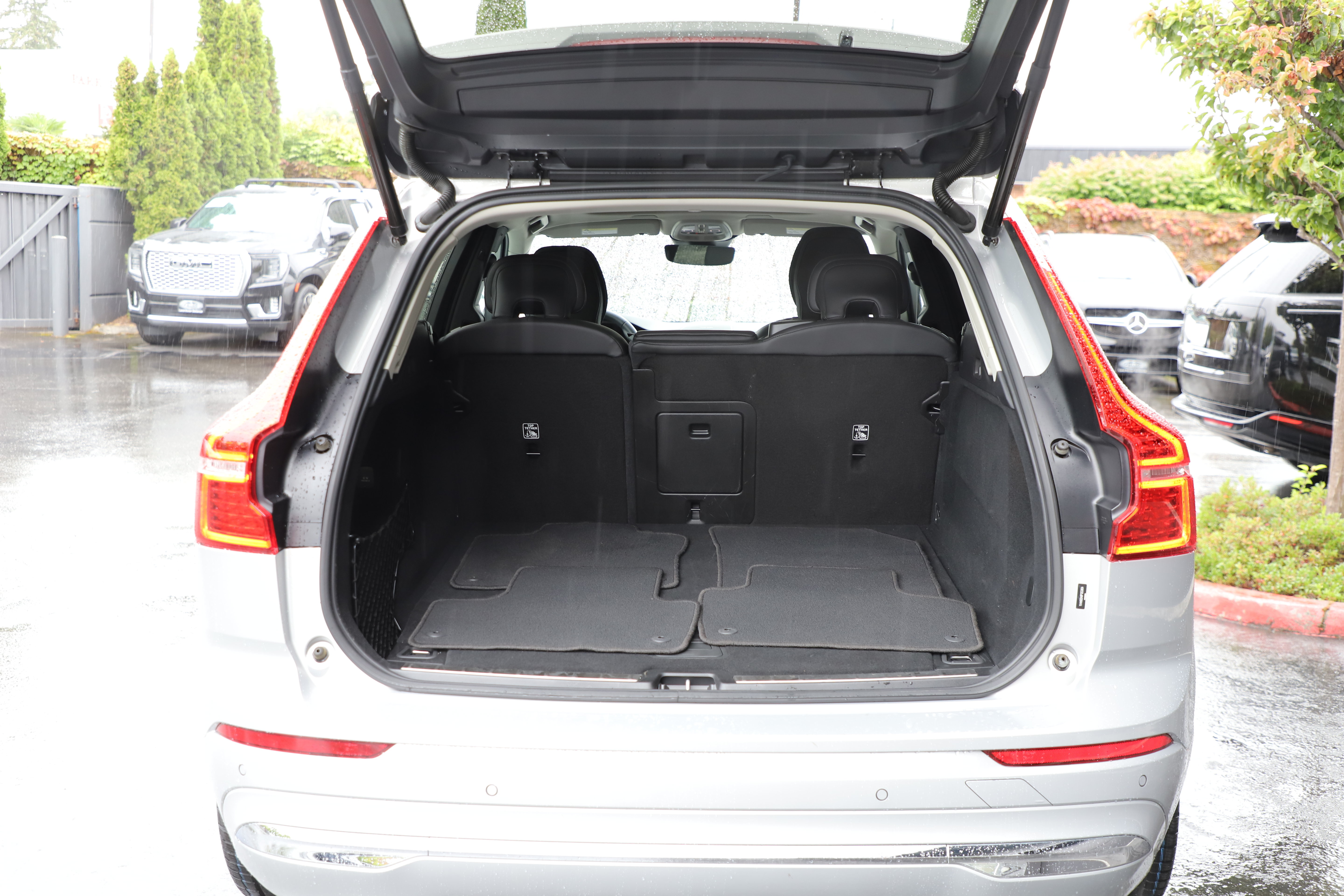 Used 2023 Volvo XC60 T8 Ultimate AWD/4WD image 16