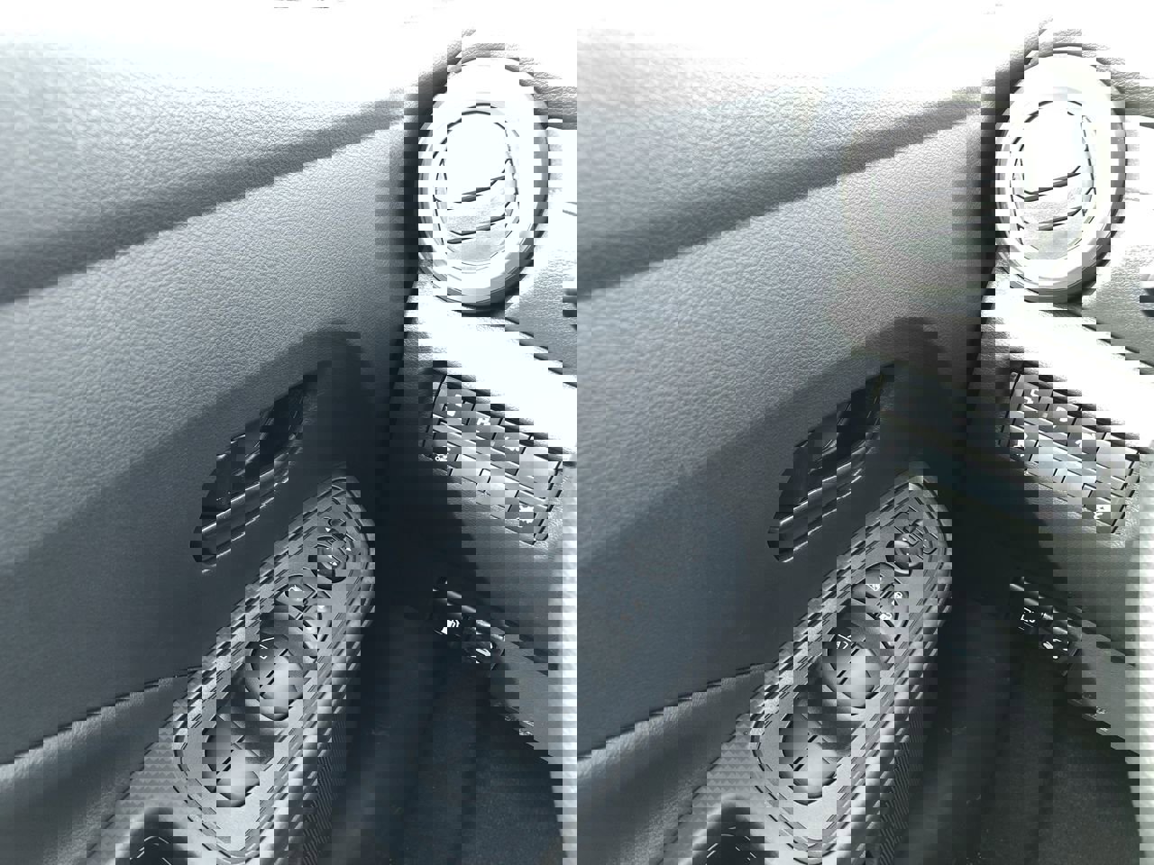 New 2025 Nissan Versa S w/ Trunk Package image 20