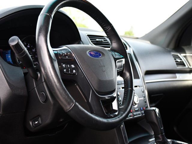 Used 2016 Ford Explorer Limited w/ Equipment Group 301A AWD/4WD image 10
