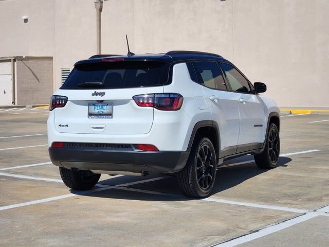 Used 2024 Jeep Compass Latitude w/ Convenience Group AWD/4WD image 5