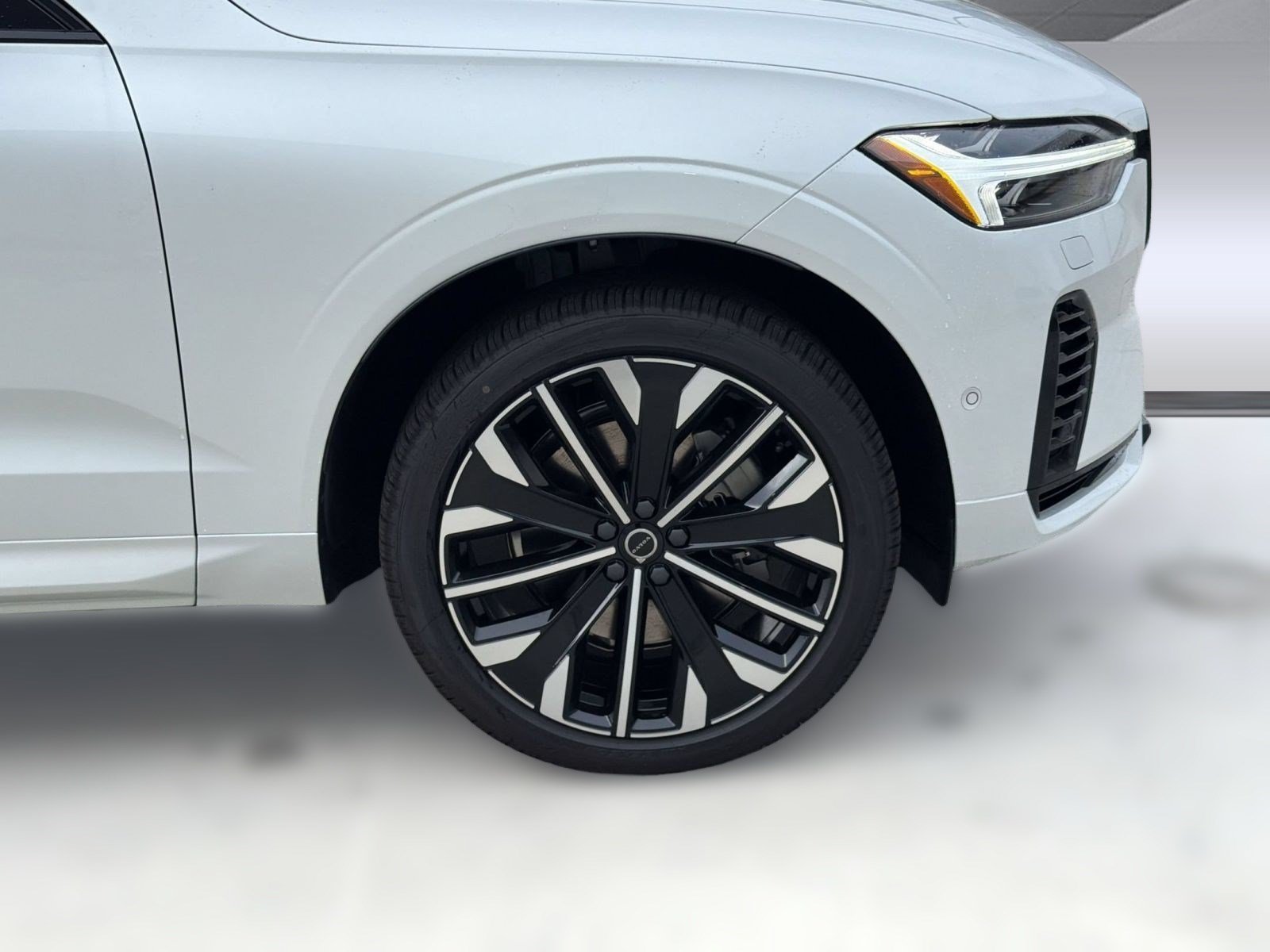 New 2026 Volvo XC60 T8 Ultra w/ Climate Package AWD/4WD image 11
