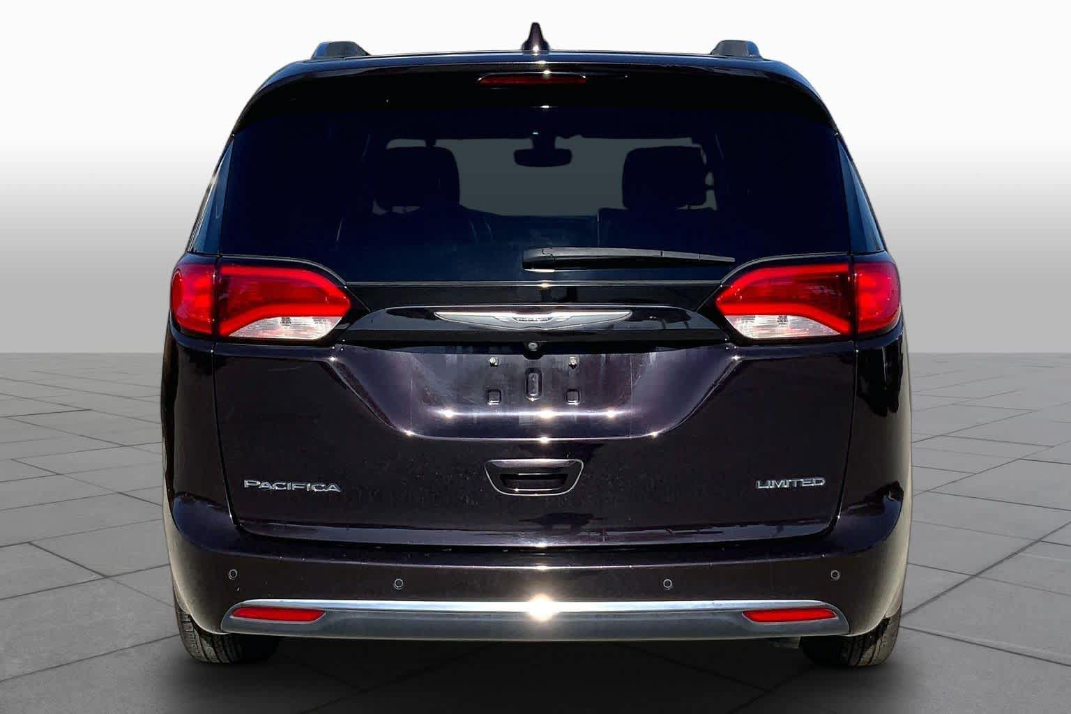 Used 2019 Chrysler Pacifica Limited FWD image 8
