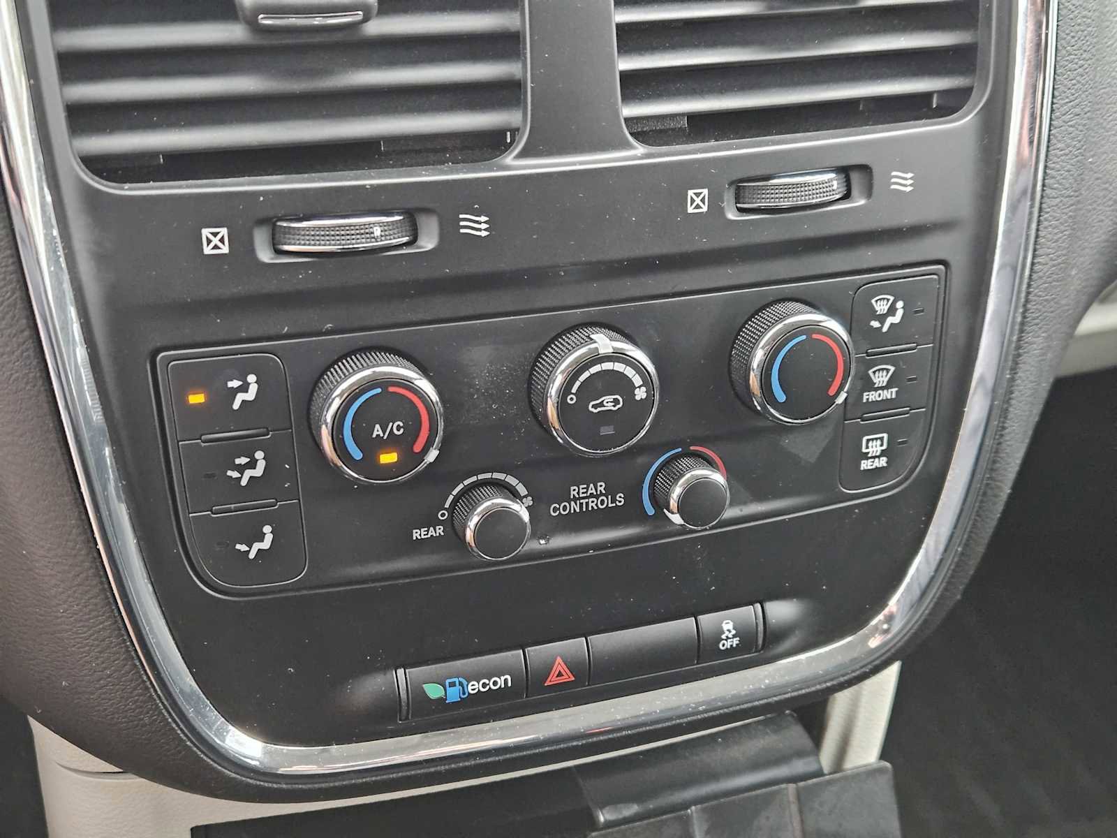 Used 2019 Dodge Grand Caravan SE image 19