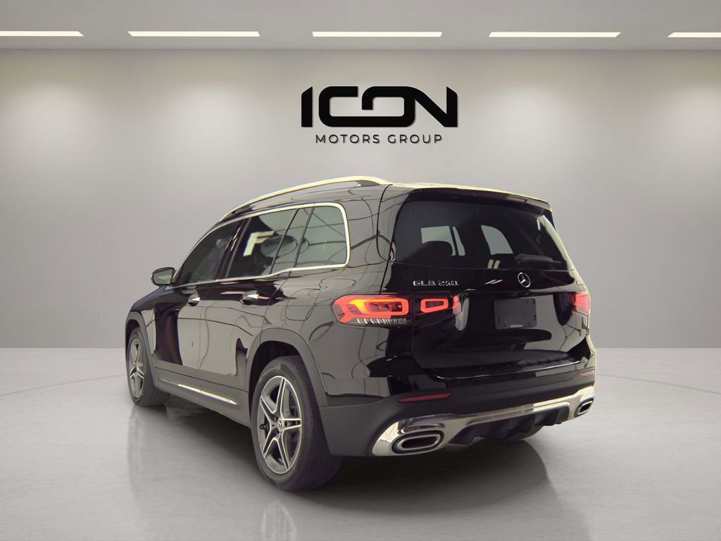 Used 2022 Mercedes-Benz GLB 250 4MATIC w/ AMG Line image 2